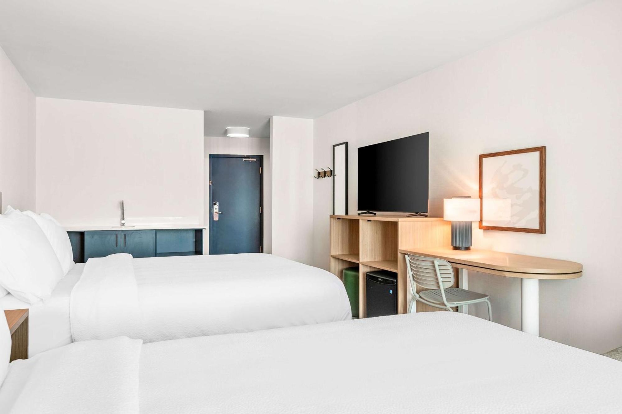 Spark By Hilton Exton Exteriör bild
