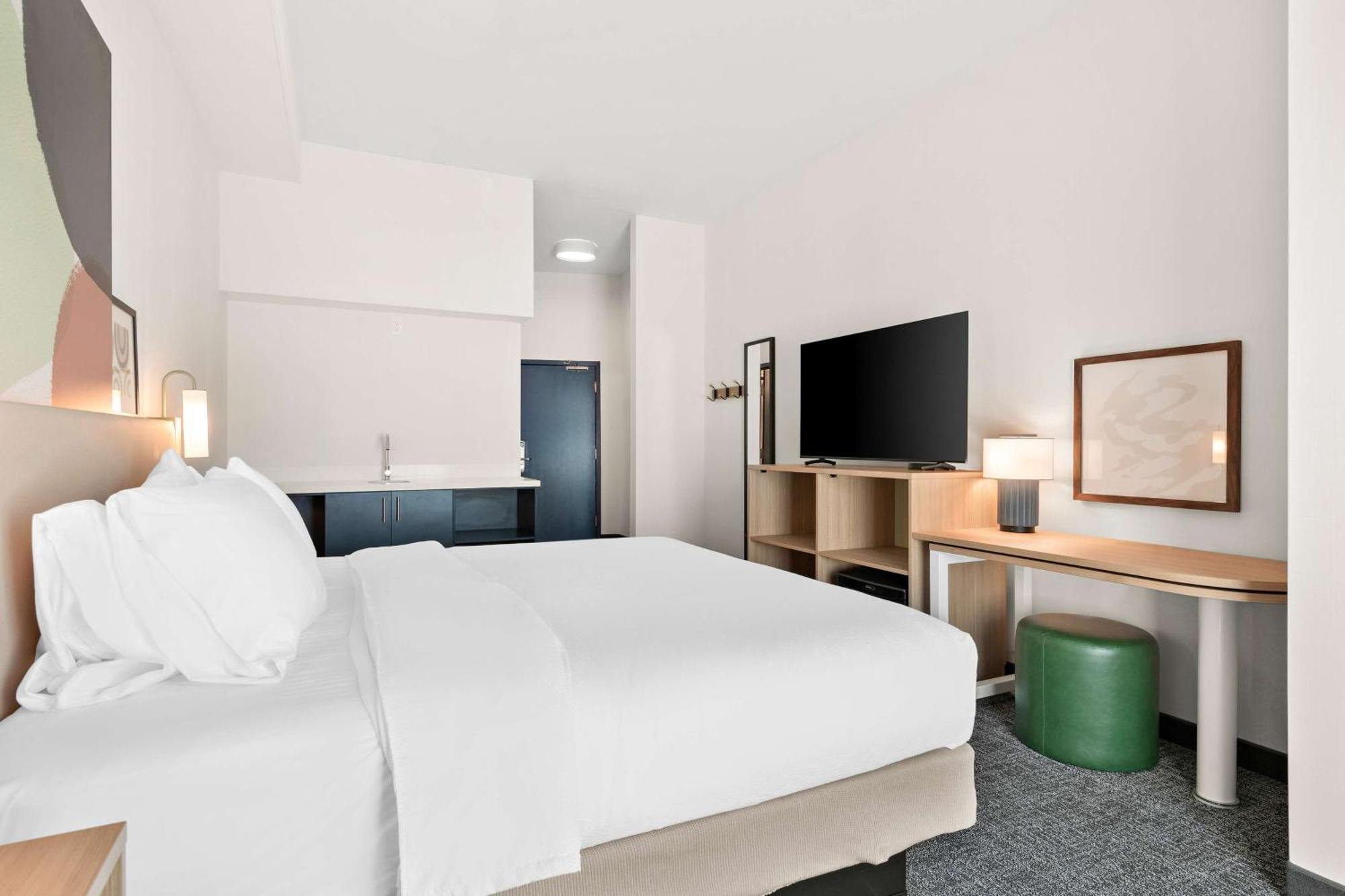 Spark By Hilton Exton Exteriör bild