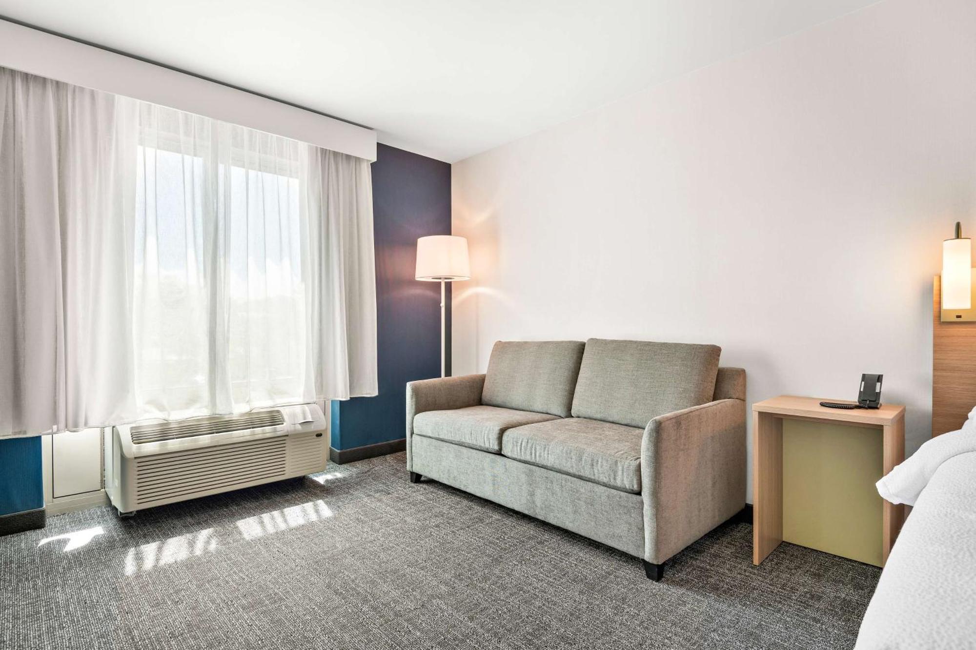 Spark By Hilton Exton Exteriör bild