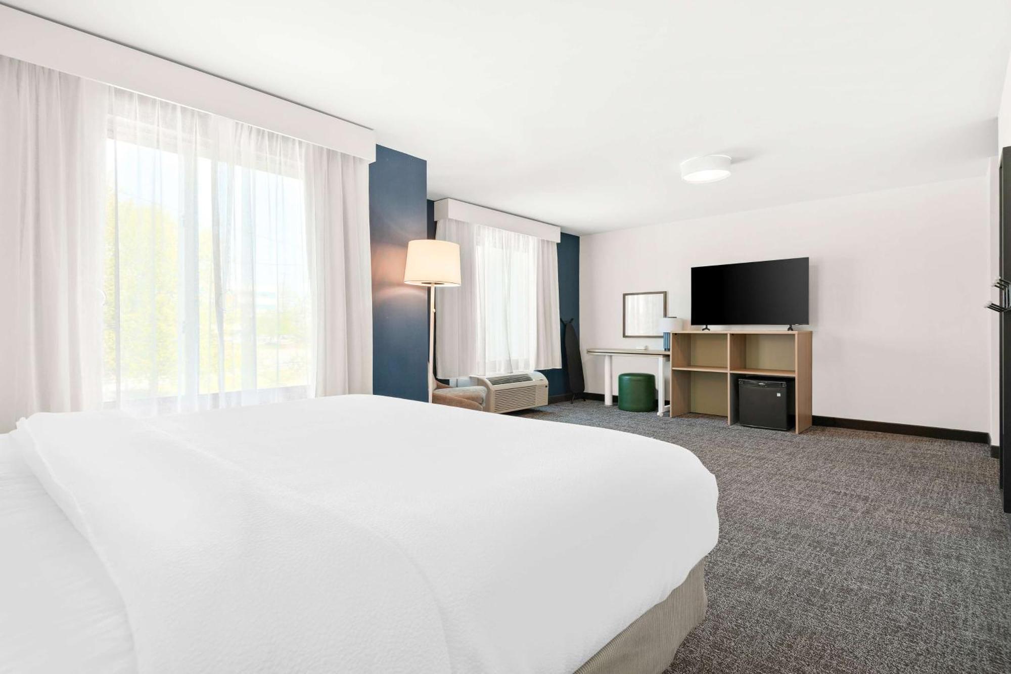 Spark By Hilton Exton Exteriör bild