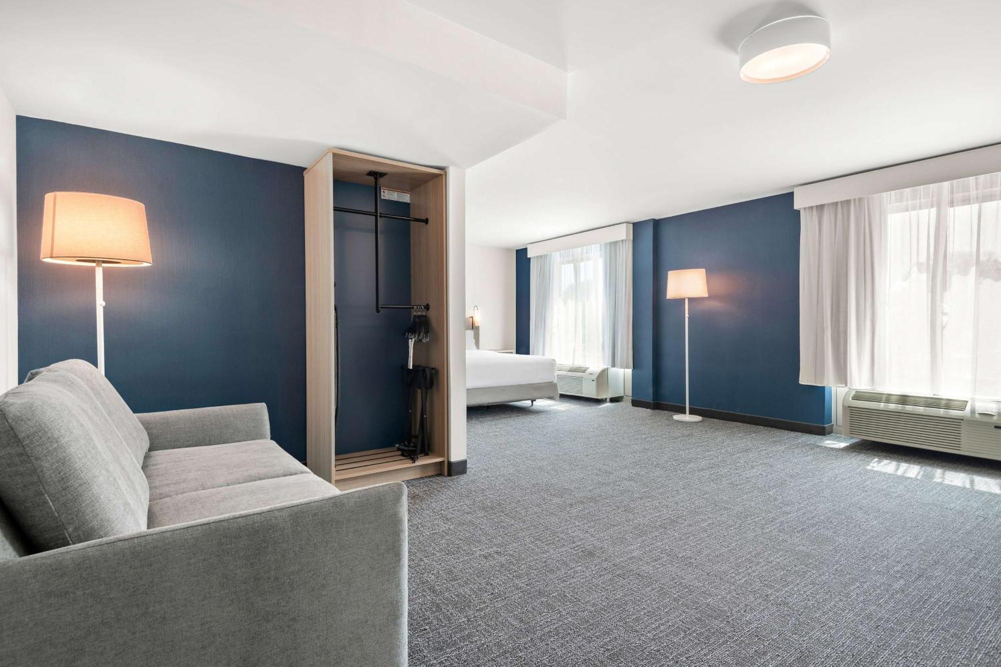 Spark By Hilton Exton Exteriör bild