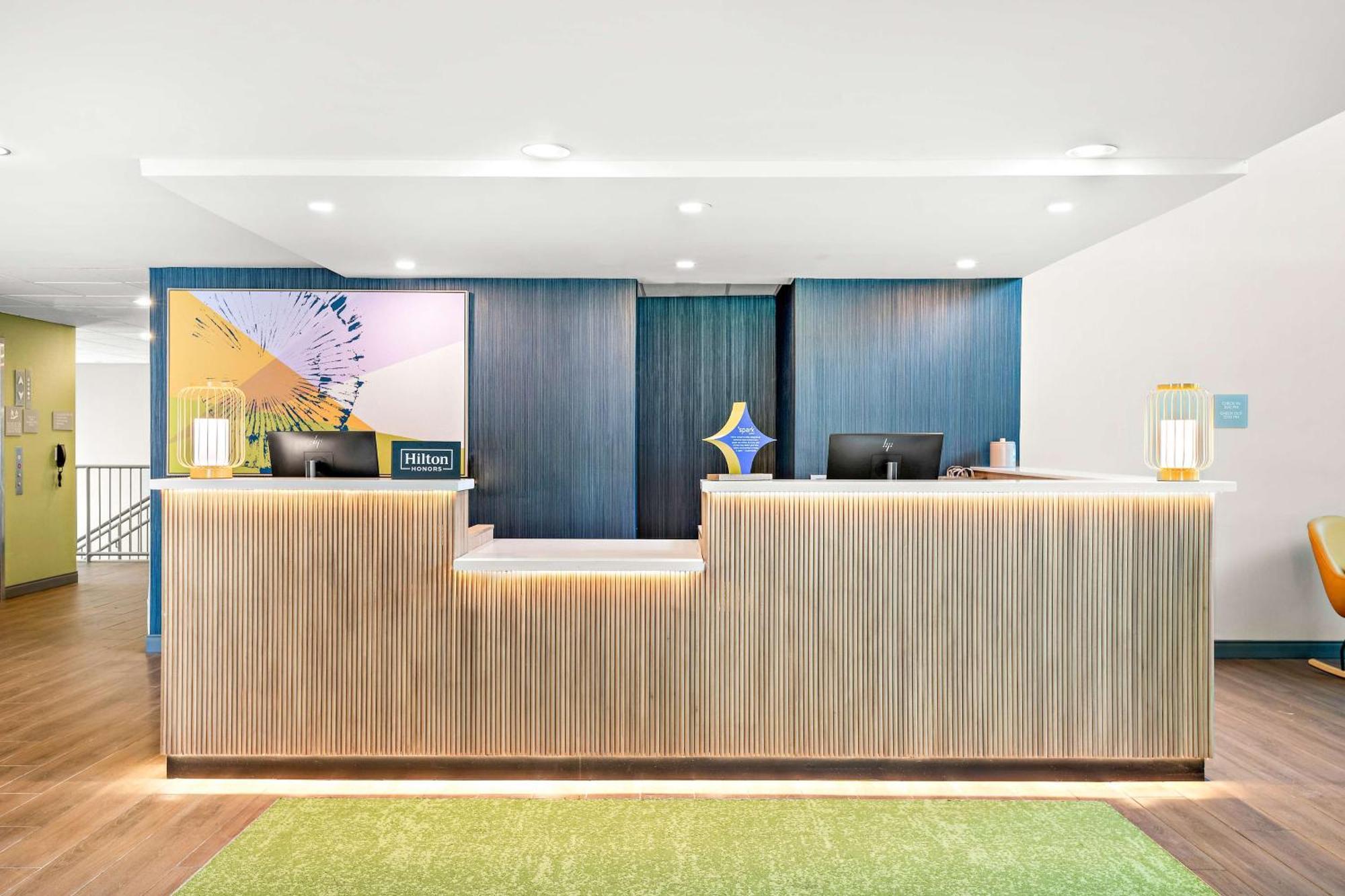 Spark By Hilton Exton Exteriör bild